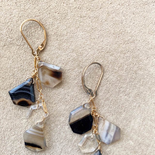 Agate & Crystal Quartz Pierced Earring バンデットアゲート&クリスタルクォーツ　フリンジデザイン　 14kgfフレンチフックピアス - CandyBody