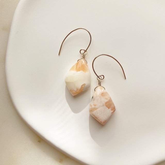 Scolecite Simple Pierced Earring サーモンピンクスコレサイト 変形