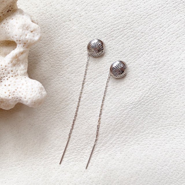 Karen Silver Long Chain Threader Earrings カレンシルバー　コンチョデザイン　silver925  アメリカンピアス - CandyBody