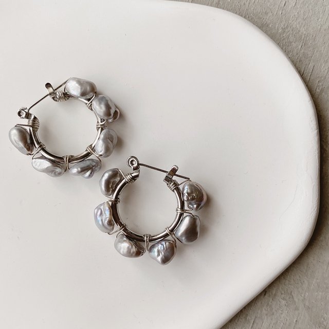【Freshwater Pearl】 Hoop Design Pierced Earring シルバー淡水パール 　サージカルステンレス  シルバーフープデザインピアス　 - CandyBody
