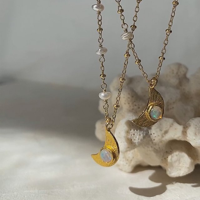 Opal Moon Charm Necklace エチオピアンオパール　ムーンチャーム　淡水パール 14kgfステーションチェーンネックレス -  CandyBody