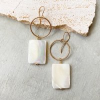 <img class='new_mark_img1' src='https://img.shop-pro.jp/img/new/icons14.gif' style='border:none;display:inline;margin:0px;padding:0px;width:auto;' />Square Mother of Pearl  Round Design Pierced Earring ޥ֥ѡ롡饦ɥǥ 14kgfԥ