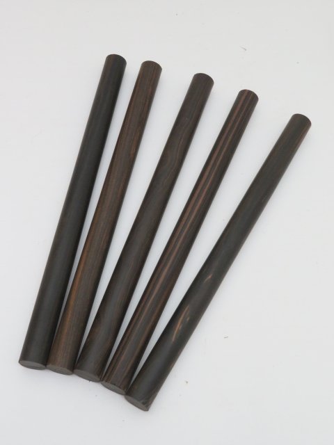縞黒檀 直径約29～31の丸棒×450ミリ - 唐木・素材ドットコム（唐木の 