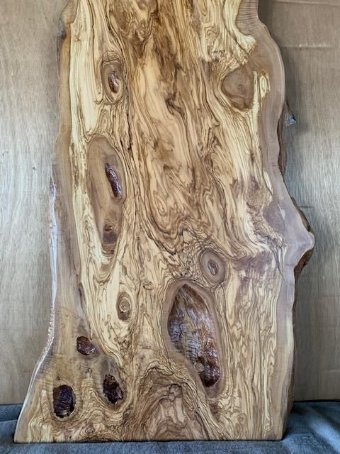 オリーブウッドの一枚板ダイニングテーブル 34×850×1680ミリ