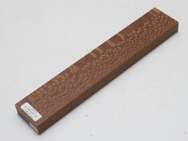 <img class='new_mark_img1' src='https://img.shop-pro.jp/img/new/icons5.gif' style='border:none;display:inline;margin:0px;padding:0px;width:auto;' />レースウッド　21×55×303ミリ　