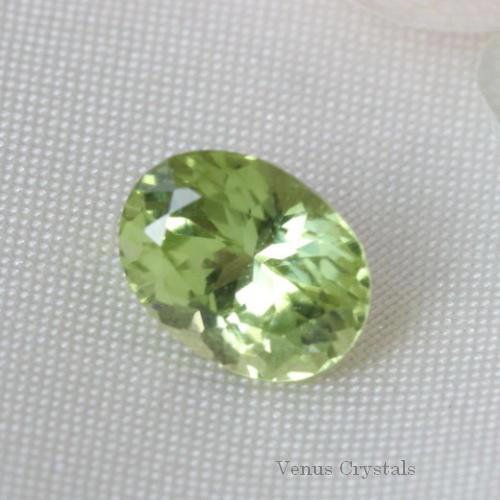 パキスタン産 ペリドット ルース 0.55ct 5.8mm - 夕星庵 -Venus Crystals-