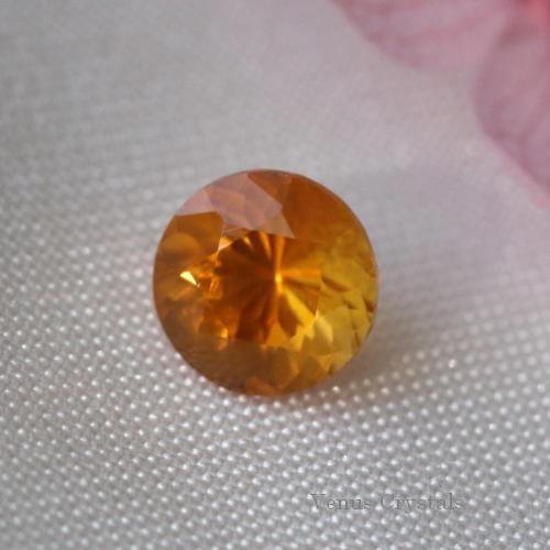 オレンジの美しい光 タンザニア産 クリノヒューマイト ルース 0.32ct 4.1mm - 夕星庵 -Venus Crystals-