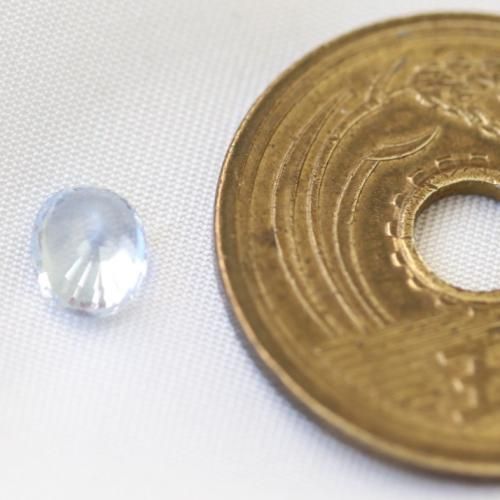 マダガスカル産 ライトブルー サファイア ルース 0.94ct 5.7mm