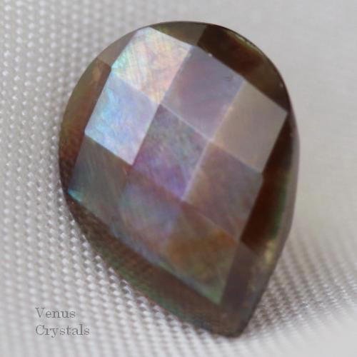 ピンク＆水色 奈良県天川村産 レインボー ガーネット 大きめ ルース 2.11ct 8.8mm - 夕星庵 -Venus Crystals-