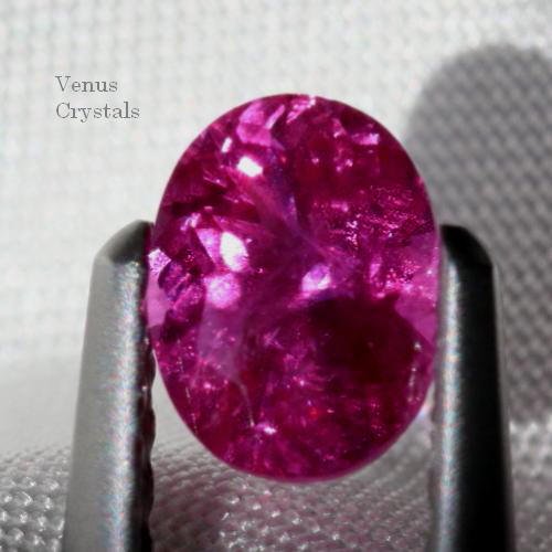 インクル有り　あざやかピンク　チャザム社製　ルビー 　ルース　0.56ct 5.4mm - 夕星庵　-Venus Crystals-