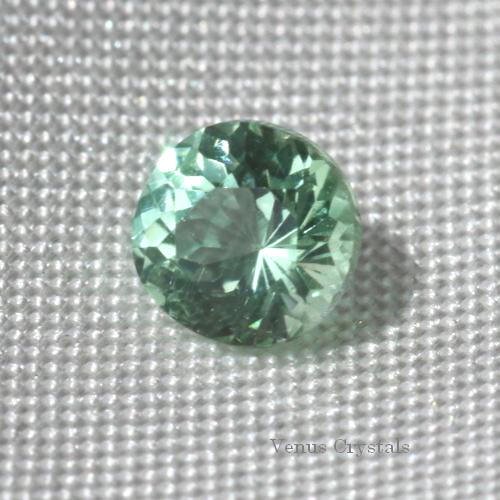 綺麗な濃いめミント色　タンザニア産　ミント・グリーン・コーネルピン ルース 0.18ct 3.3mm - 夕星庵　-Venus Crystals- 11890円