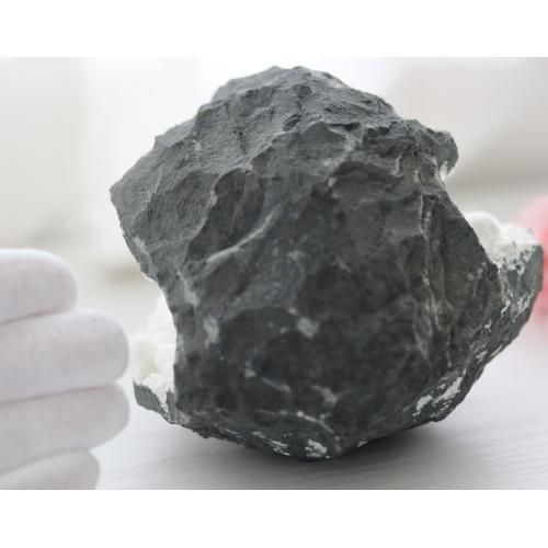 美麗 ふわふわ オケナイト オーケン石がたくさん結晶した晶洞 雪の洞窟