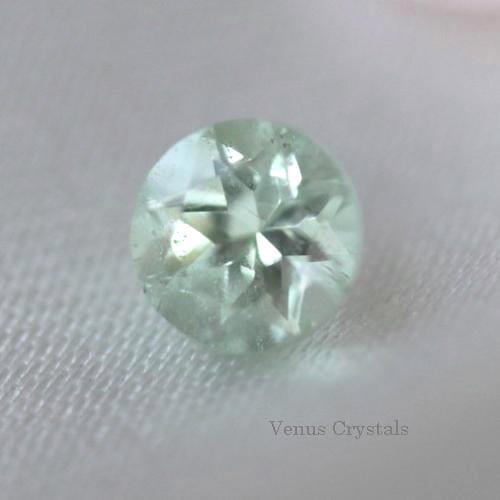 タンザニア産 ミント・グリーン・コーネルピン ルース 0.31ct 3.8mm - 夕星庵 -Venus Crystals-