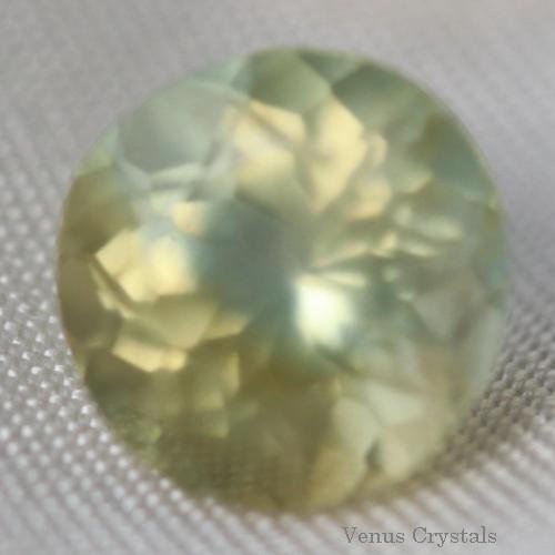 バイカラー　オーストラリア産　プレナイト　ルース　1.19ct 6.6mm - 夕星庵　-Venus Crystals-