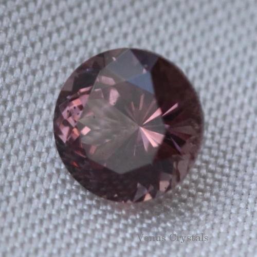 タンザニア産　カラーシフト・ガーネット　(深紫系から赤）　ルース　0.35ct　4.0mm - 夕星庵　-Venus Crystals-