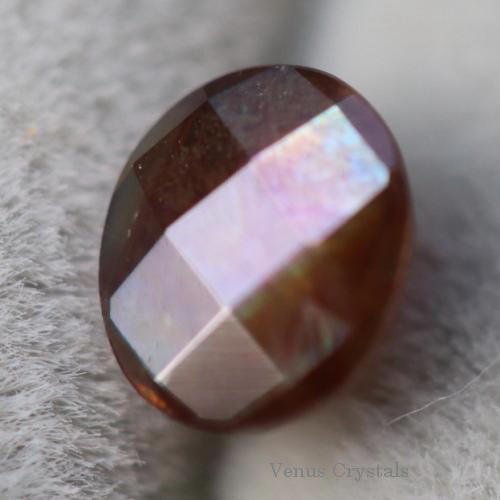 ピンク＆青系虹色 奈良県天川村産 レインボー ガーネット ルース 0.72ct 5.2mm - 夕星庵 -Venus Crystals-