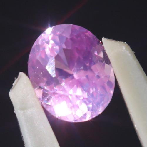 ふんわりパープリッシュピンク 非加熱 非処理 ベトナム産 ミルキー・ピンク・サファイア ルース 0.38ct 4.4mm - 夕星庵 -Venus  Crystals-