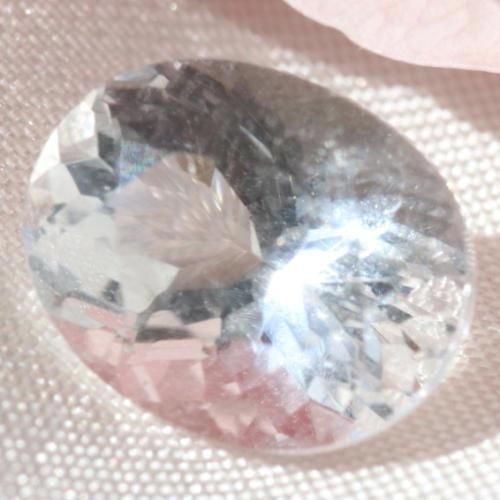 国産鉱物 西日本最高峰の霊山 石鎚山産水晶 石鎚クォーツ ルース 1.37ct 8.0mm - 夕星庵 -Venus Crystals-