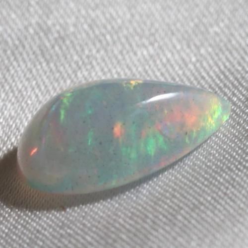 虹色宇宙 綺麗な赤系虹色 エチオピア産 レインボー オパール