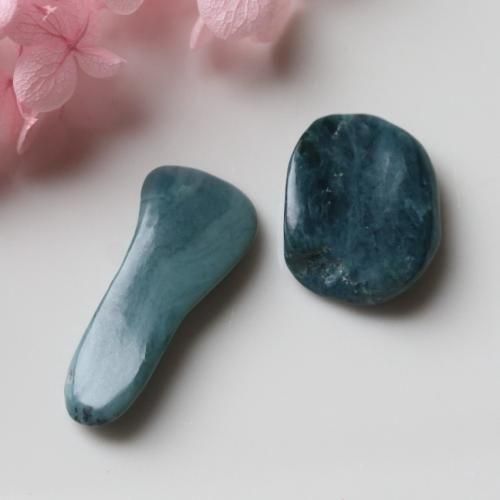 30000→25000 ロシア産　翡翠　原石　タンブル 30000→25000 ロシア産 翡翠 原石 タンブル 【公式通販】