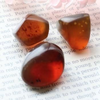琥珀　アンバー　なは琥珀　583 k14 メキシコ産 アンバー（琥珀） 穴あき ルース kaseki41