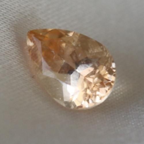 オレンジゴールドの雫 スリランカ産 ヘッソナイト・ガーネット