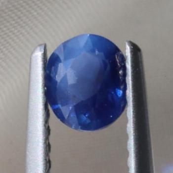 レアカラー 青のシルキー・グラデーション 非加熱 非処理 ベトナム産 シルキー・サファイア  ルース 0.66ct  5.0mm