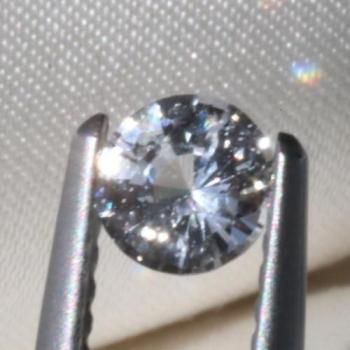 粉雪 非加熱 非処理 マダガスカル産 サファイア ラウンド ルース 0.48ct  4.6mm