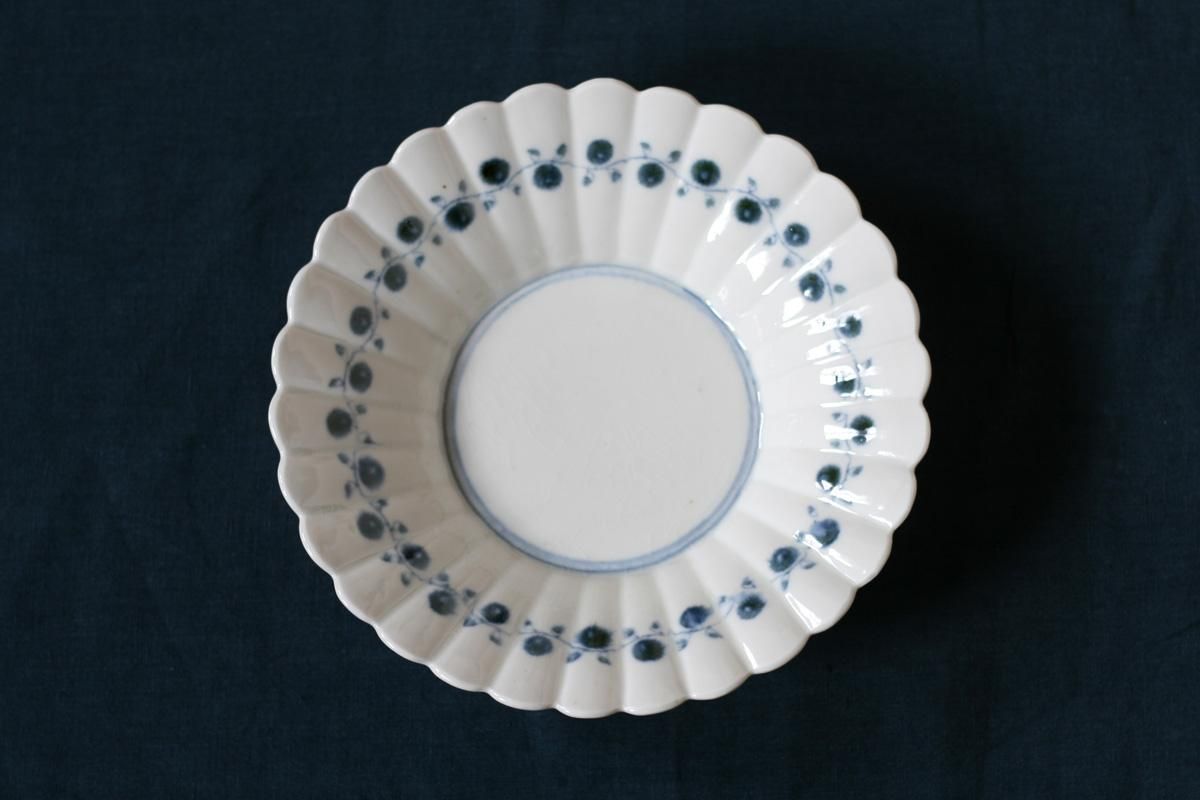 志村和晃 染付オランダ輪花7寸鉢 作家の器｜さわらぎ