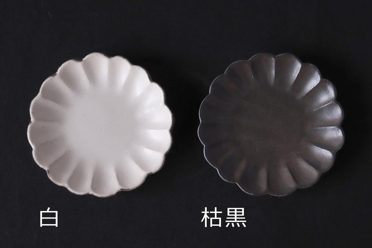 石岡信之さん　花豆皿４枚＊リム皿２枚 石岡信之 花小皿｜白・枯黒 - 作家の器｜さわらぎ