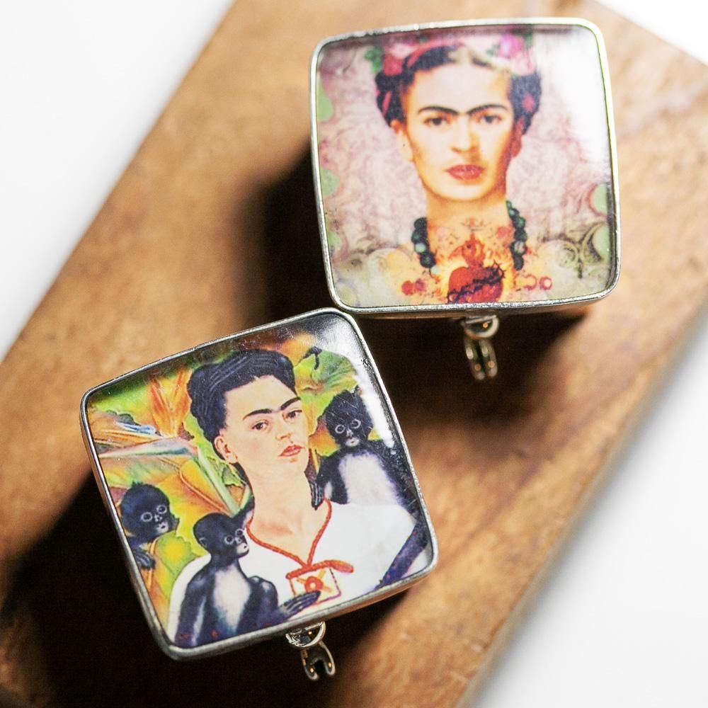 フリーダ・カーロ  関連三点  メキシコ メキシコの有名画家「フリーダ・カーロ」のガイコツの置物。中は