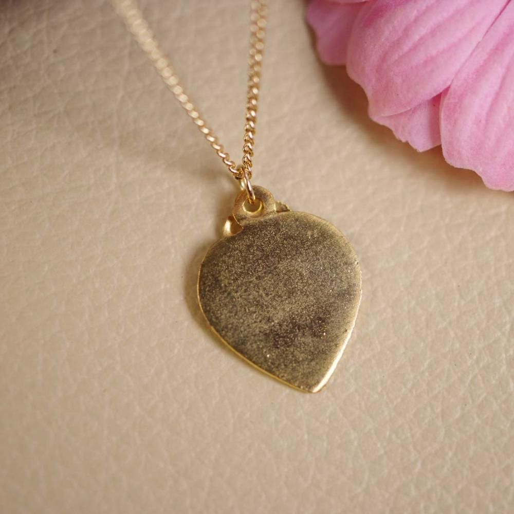 あなたの愛の近くに♡ハートネックレス