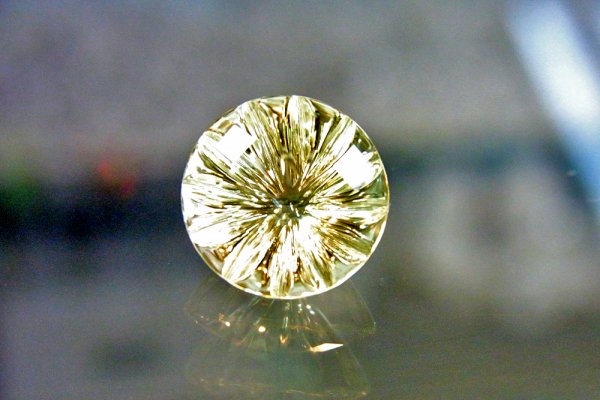 レモンクォーツ グリニッシュイエロー ４．５７ｃｔ フラワー - ルース 