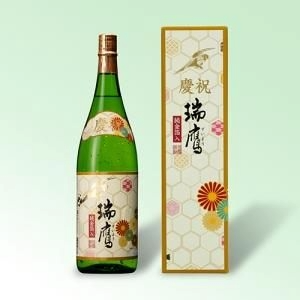 <img class='new_mark_img1' src='https://img.shop-pro.jp/img/new/icons1.gif' style='border:none;display:inline;margin:0px;padding:0px;width:auto;' />上撰 瑞鷹 純金箔入 慶祝(化粧箱入) 1.8L