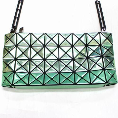 BAO BAO ISSEY MIYAKE バオバオ イッセイミヤケ PLATINUM プラチナム ショルダーバッグ グリーン -  ブランド古着買取・販売unstitchオンラインショップ