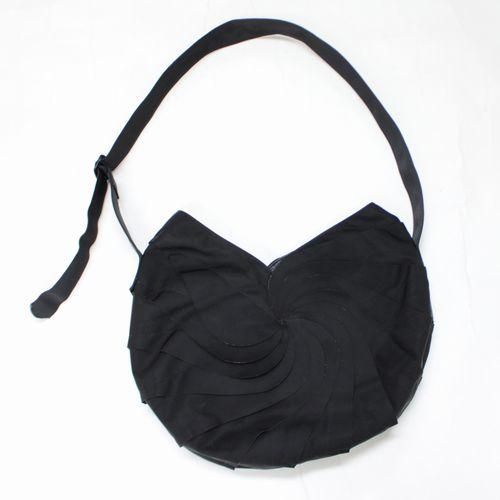 美品】 ISSEY MIYAKE 90s オールレザー ショルダーバッグ A4
