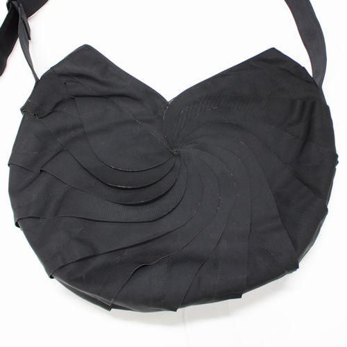美品・80s】ISSEY MIYAKE ショルダーバッグ レザー ブラック 黒