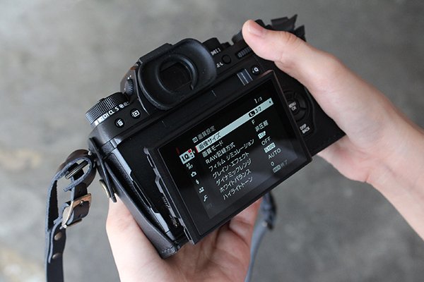 富士フイルムX-T2ホルダー＆ストラップ（全3色）【受注生産品】｜革小物・カメラアクセサリーならmonogram