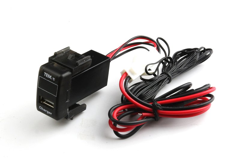 【ニッサンA】 エルグランド E51 LED発光：レッド 電圧計表示 USBポート 充電 12V 2.1A 増設 パネル USBスイッチホールカバー
