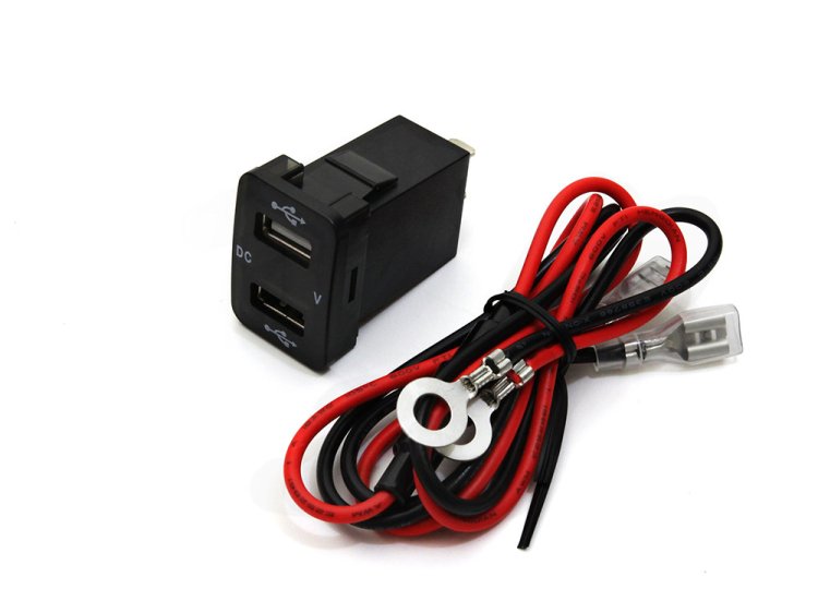 トヨタ車用 2USBポート 5V/2.1A 電圧計 スイッチホールカバー 増設USB