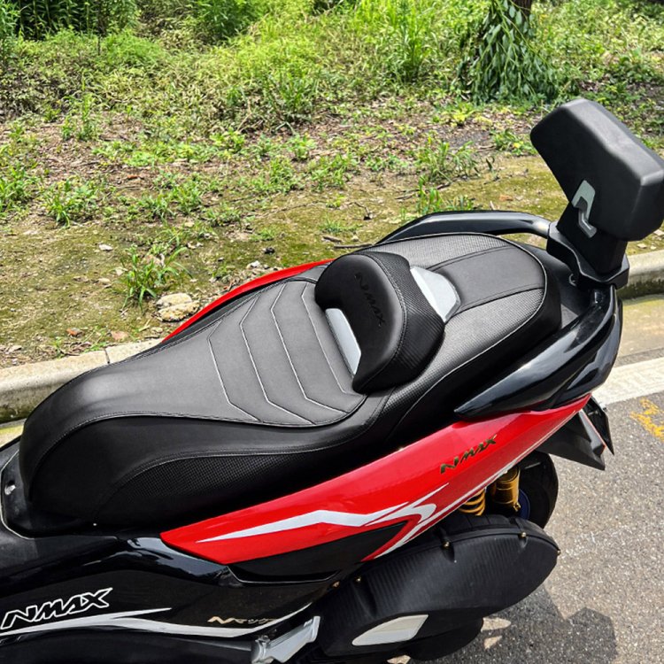 ヤマハ NMAX125/155 スポーツカスタムシート ローダウンカーボンシート 2020-2024年式  黒＋銀｜バイクパーツ・バイク用品・カー用品・自動車パーツ通販 | TOKUTOYO（トクトヨ）