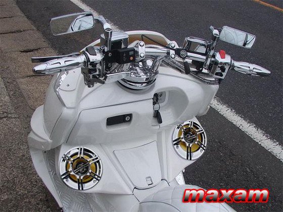 ヤマハ マグザム 専用 (白ゲル) スピーカーボックス｜バイクパーツ・バイク用品・カー用品・自動車パーツ通販 | TOKUTOYO（トクトヨ）