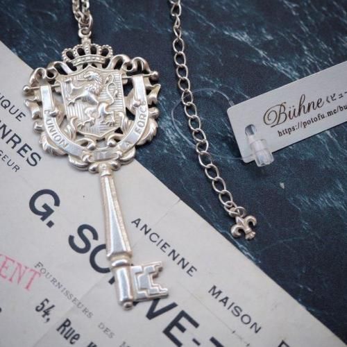 B&#252;hneۢˤθڥȢ

