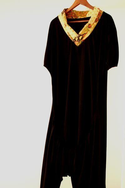 レディース シャーリング変わり襟ワンピース黒金 手作り子供服の通販店 神の手 レディース シャーリング変わり襟ワンピース黒金 手作り子供服の通販店 神の手