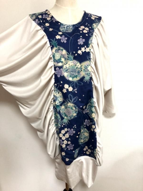 ドレープが美しい 和柄ワンピース ホワイトベージュ 藍花 手作り子供服 和柄服の通販店 神の手 ドレープが美しい 和柄ワンピース ホワイトベージュ 藍花 手作り子供服 和柄服の通販店 神の手