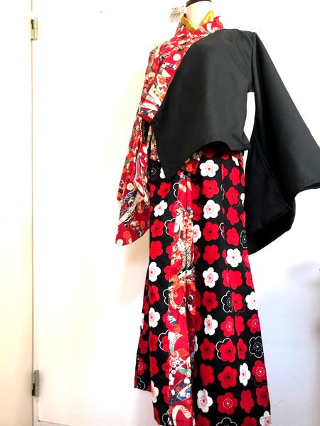 和太鼓衣装に袴風ワイドパンツ、着物襟トップス、羽織り 黒赤金-手作り
