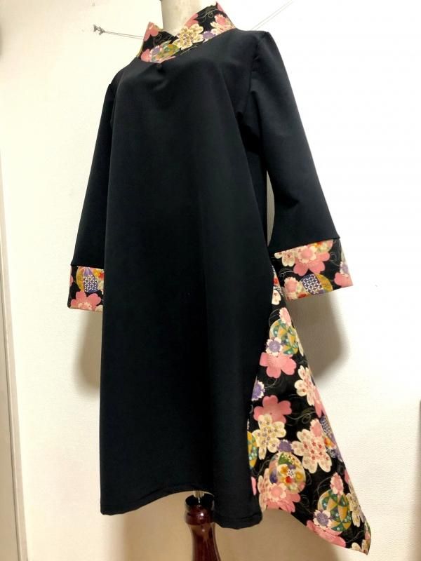 シルエット美しい 着物襟風アシンメトリーワンピース 黒 桜 3l 4l 手作り和柄服の通販店 神の手 シルエット美しい 着物襟風アシンメトリーワンピース 黒 桜 3l 4l 手作り和柄服の通販店 神の手