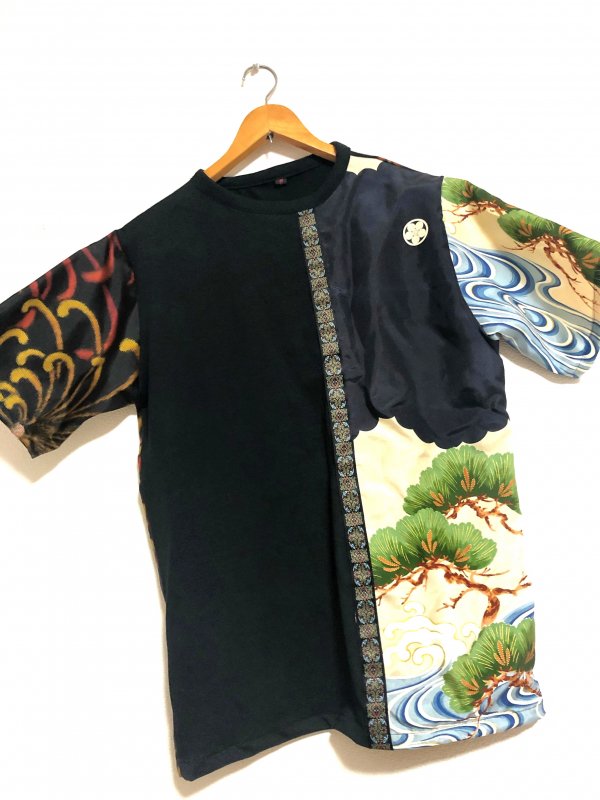 和柄半袖Tシャツ 黒に松波×糸菊 メンズL 着物リメイク-手作り和柄服神の手