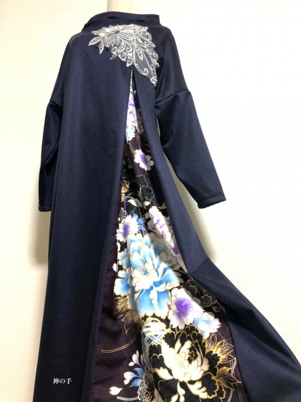 和柄振袖着物リメイクワンピースドレス スッキリ袖 ネイビー×シルバー花モチーフ 濃い紫 丈125-手作り和柄服神の手