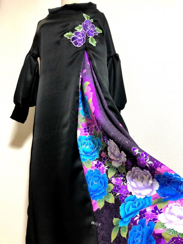 和柄振袖着物リメイクワンピースドレス ボリューム袖 黒×青紫牡丹 紫